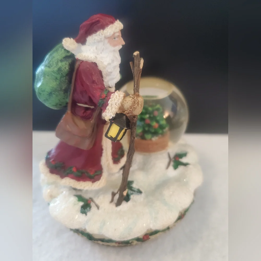 Yankee Candle Father Christmas Candle Topper Old World Holiday Snow Globe